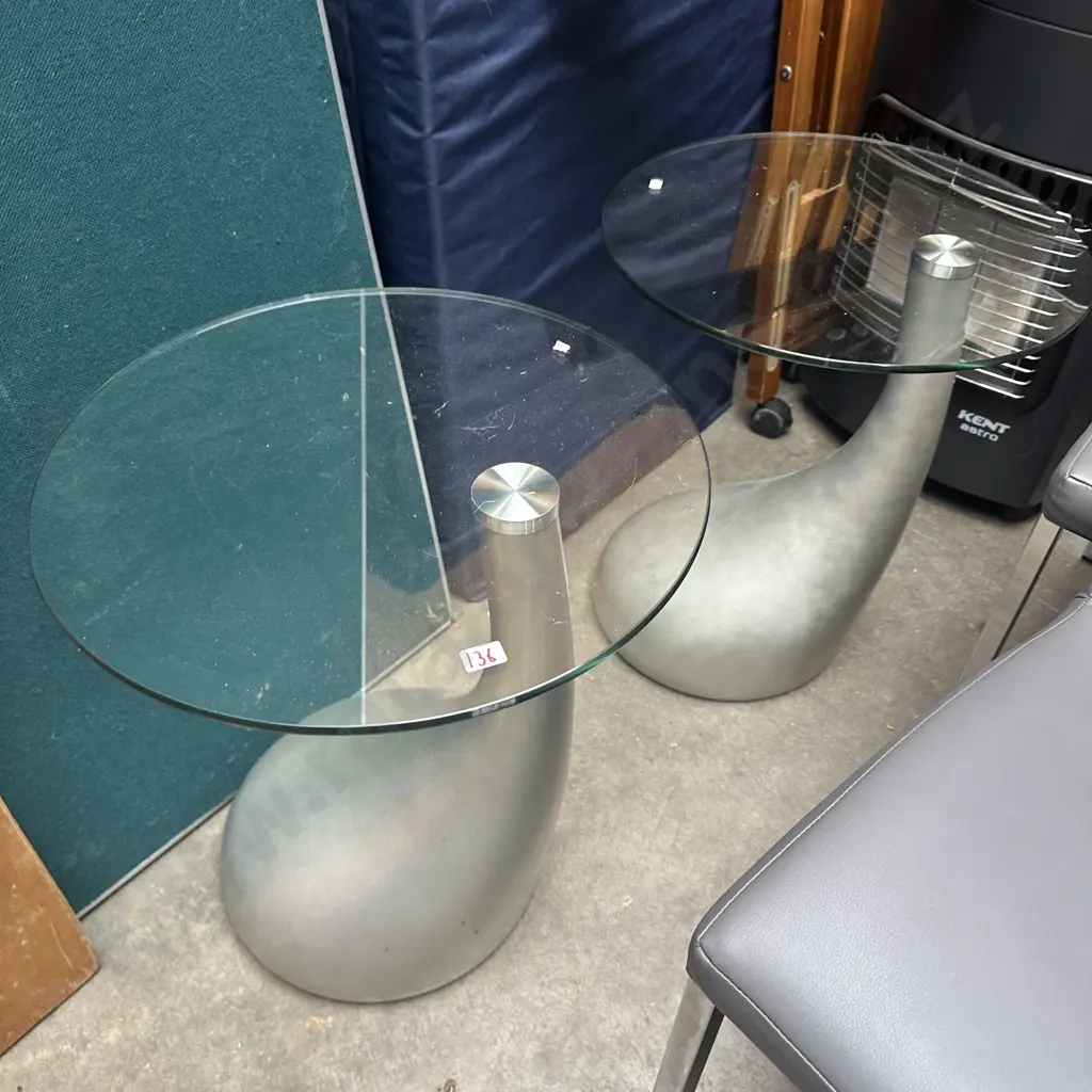 Pr of modern side tables Image 1++