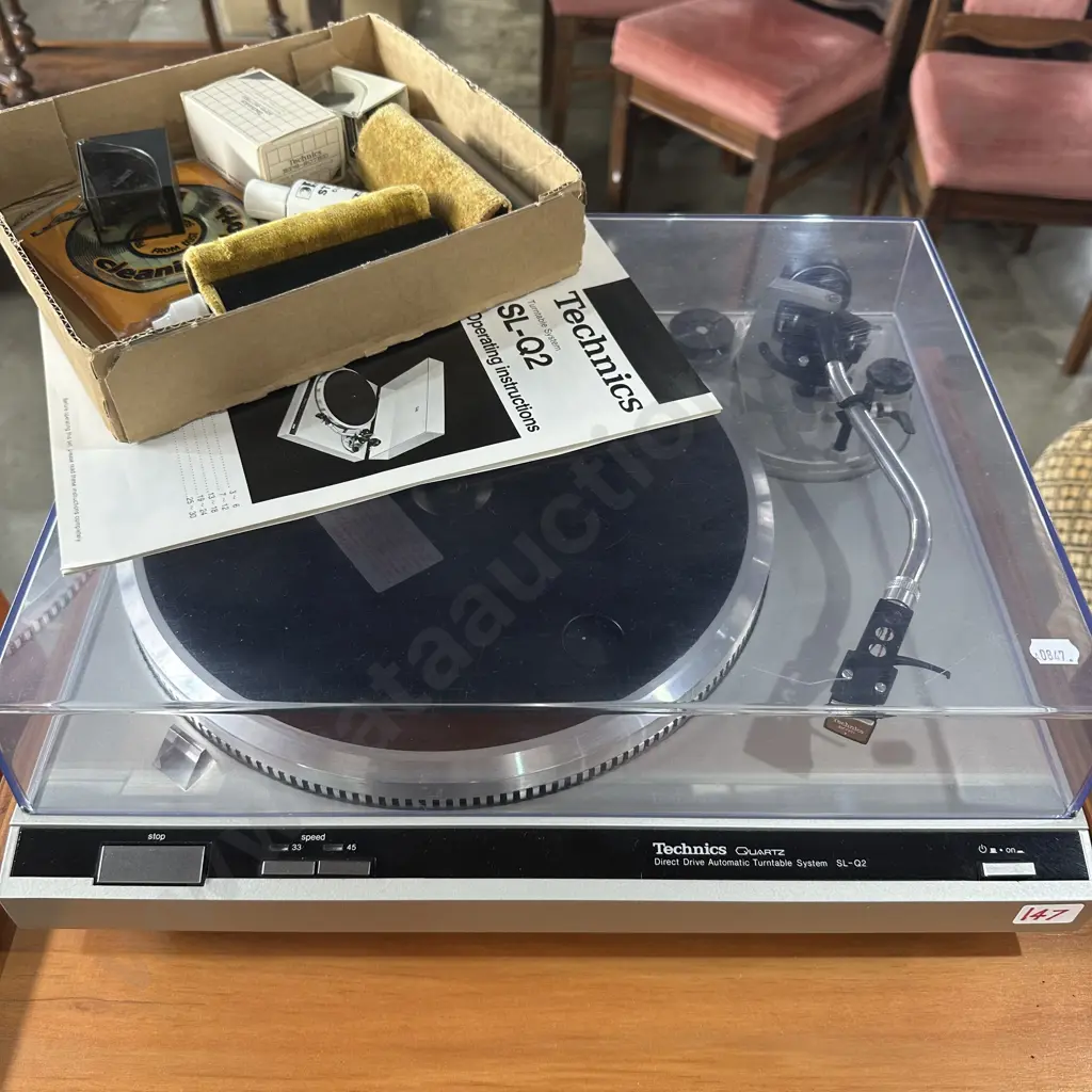 Very tidy Technics turntable Image 1++