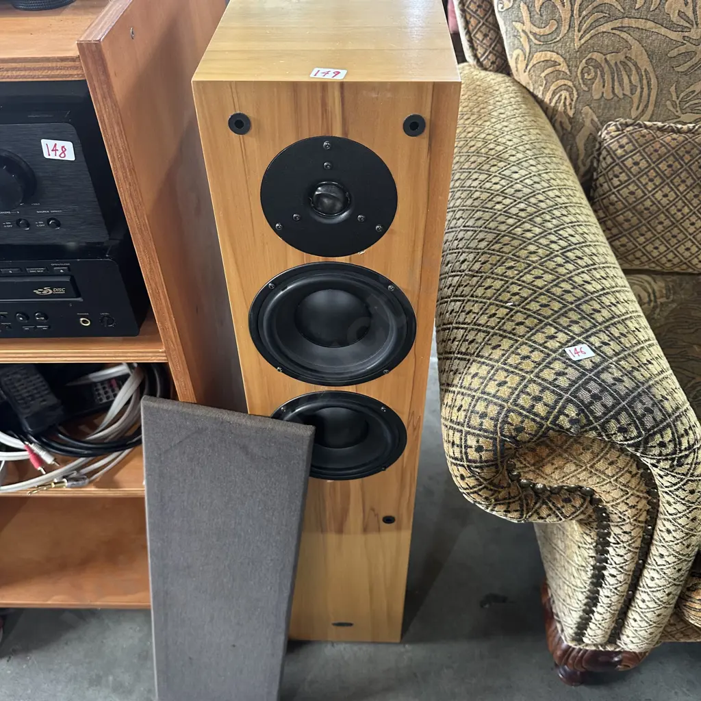 Image speakers plus cables Image 1++