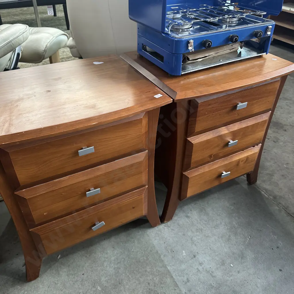 Pr Pine bedside drawers Image 1++