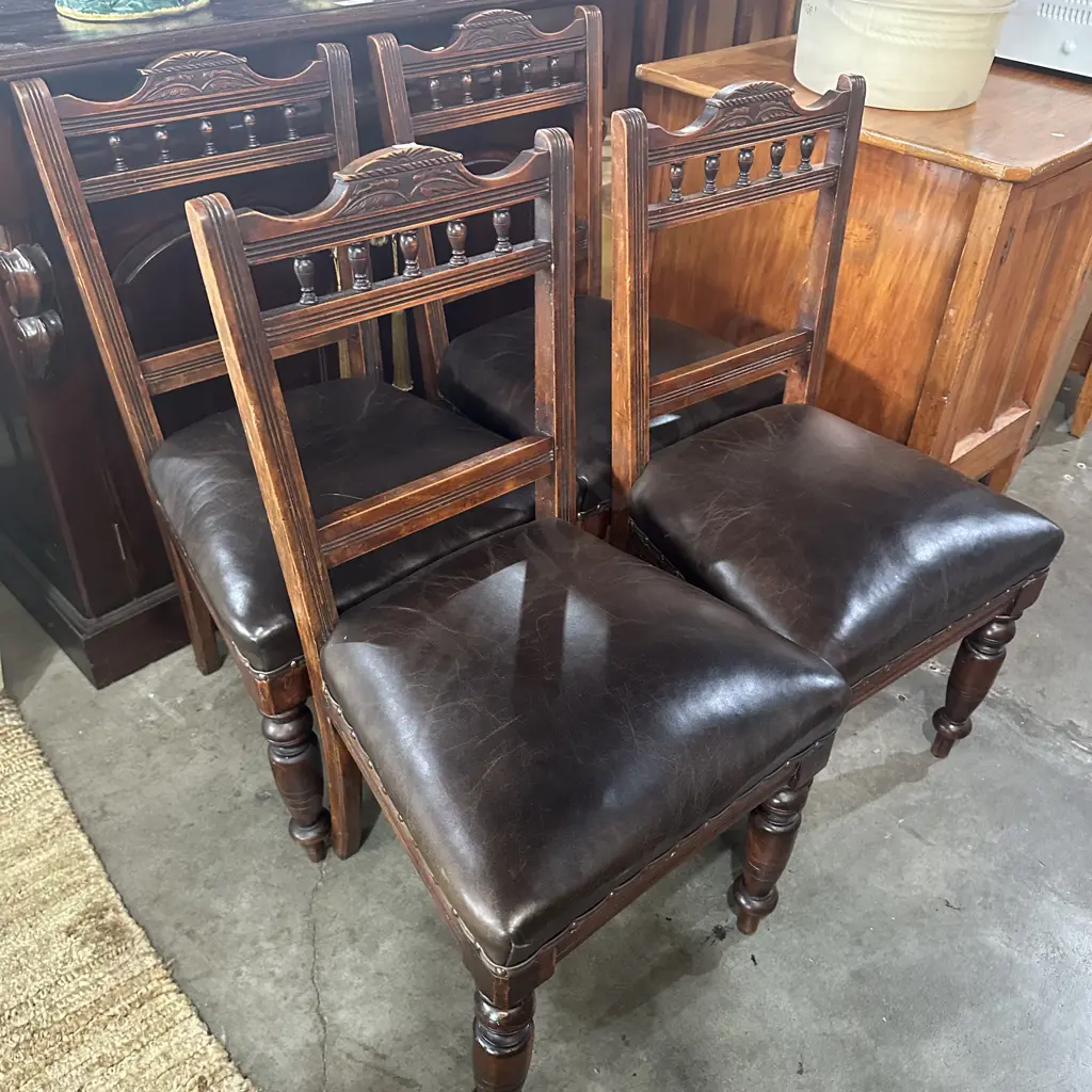 4 x Antique leather chairs Image 1++