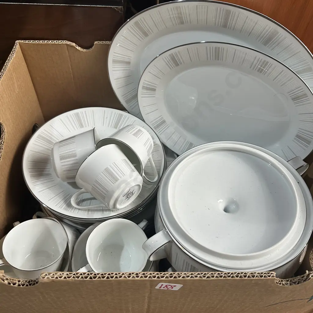 Box dinner set Image 1++
