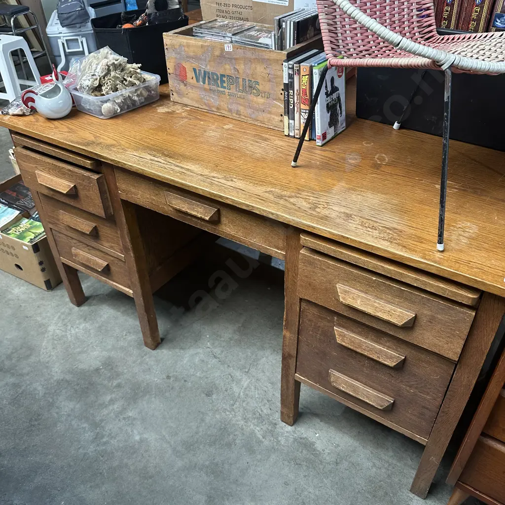 Colonial Oak desk Image 1++
