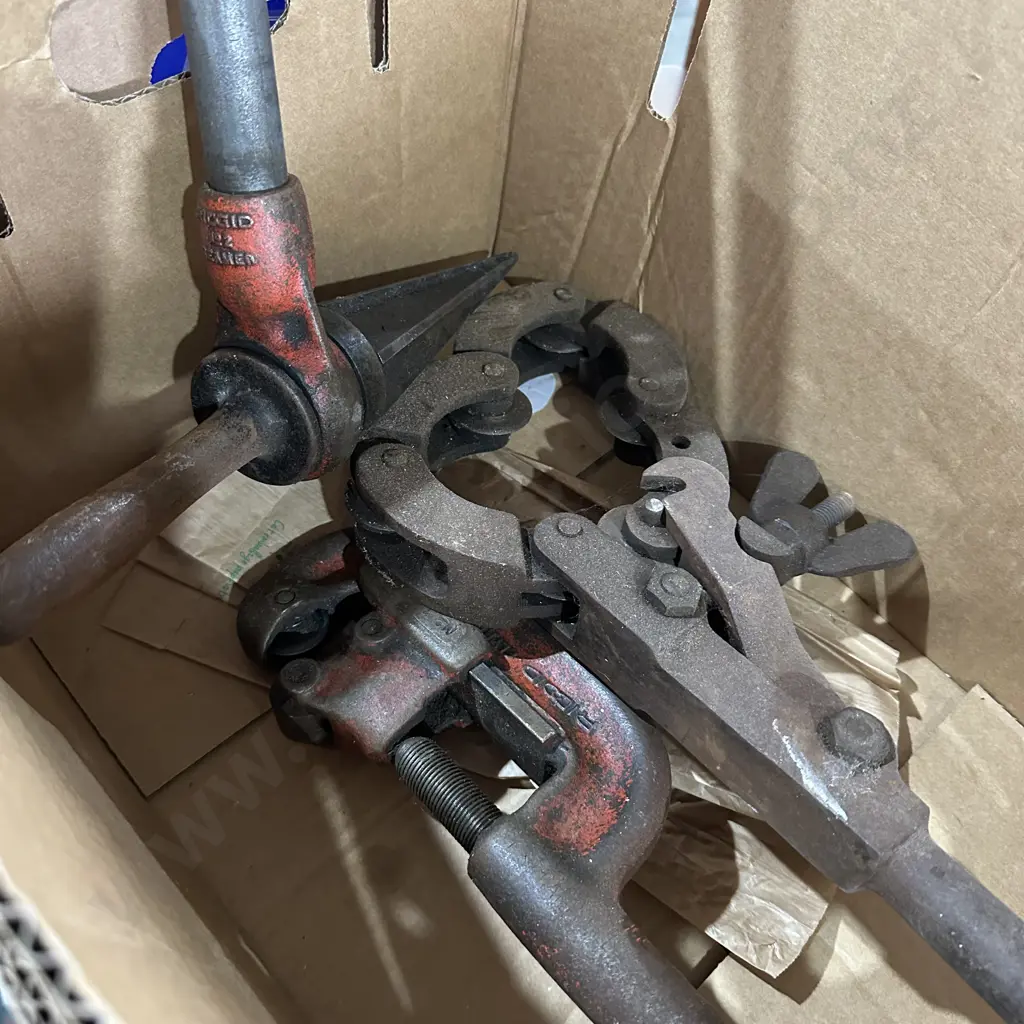 3 large plumbing tools Image 1++