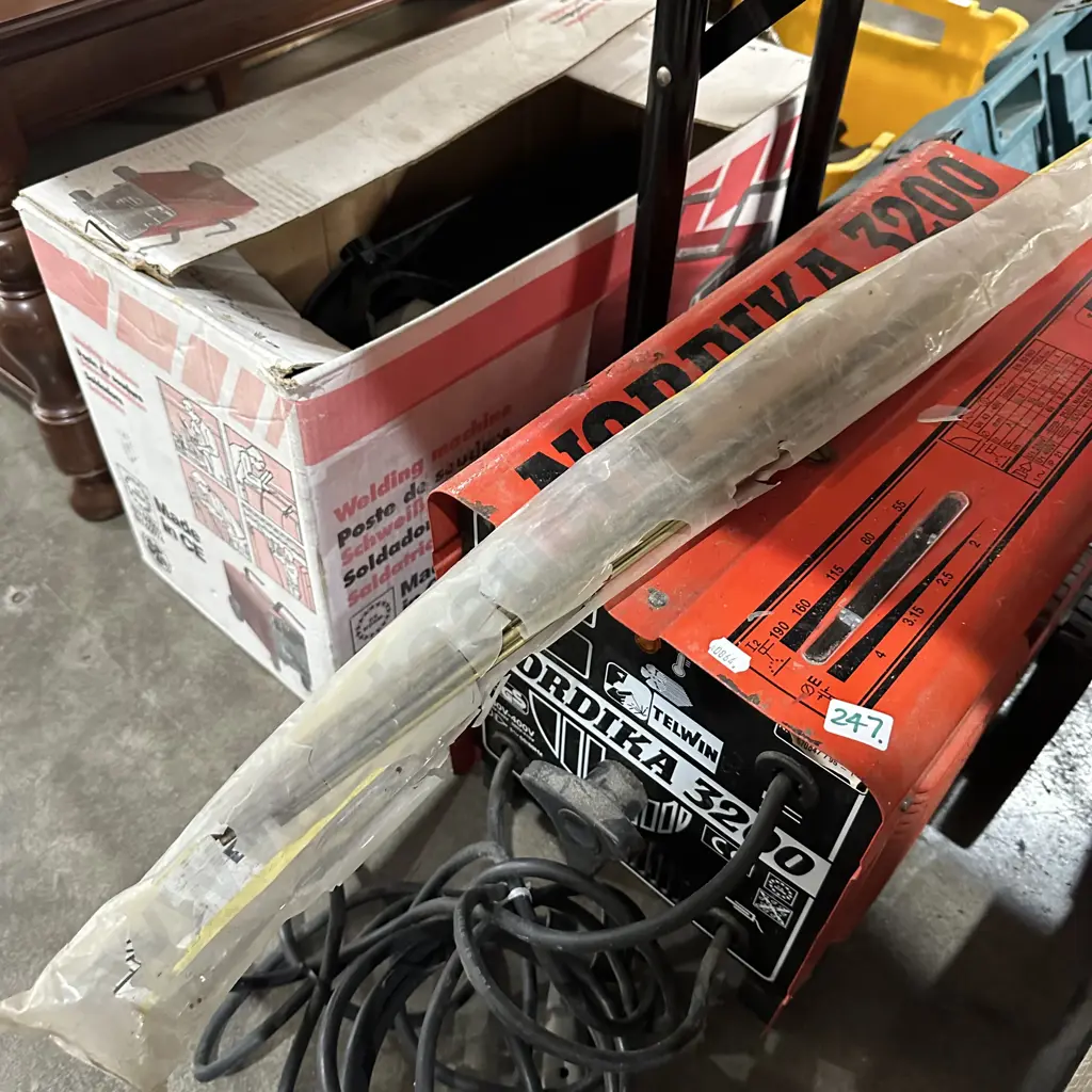 Nordika 320 welder, helmet etc Image 1++