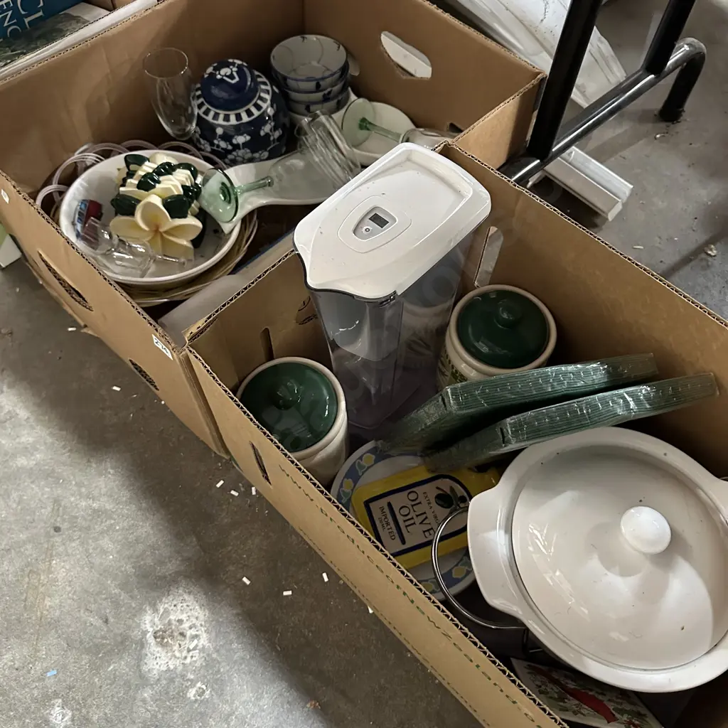 2 box lots Image 1++