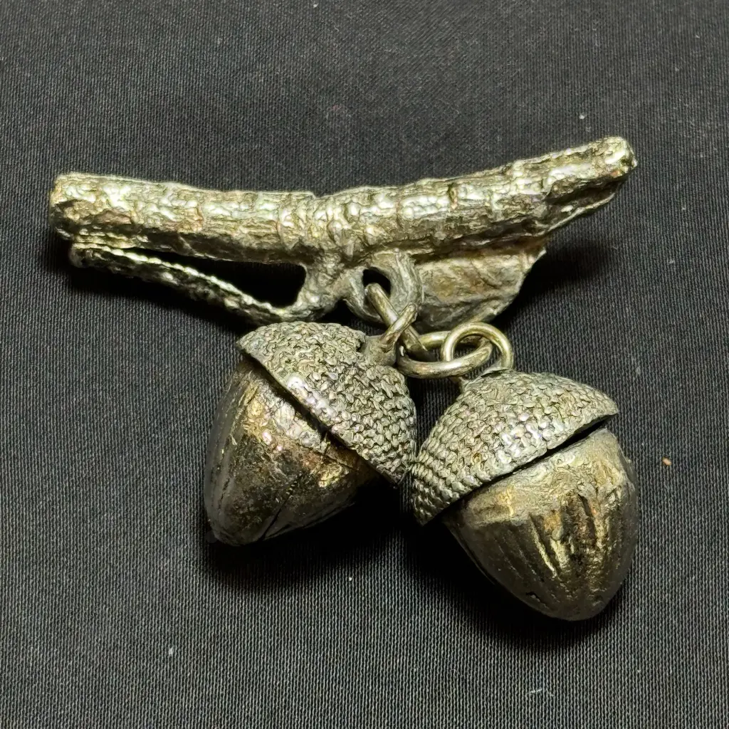 Acorn brooch Image 1++