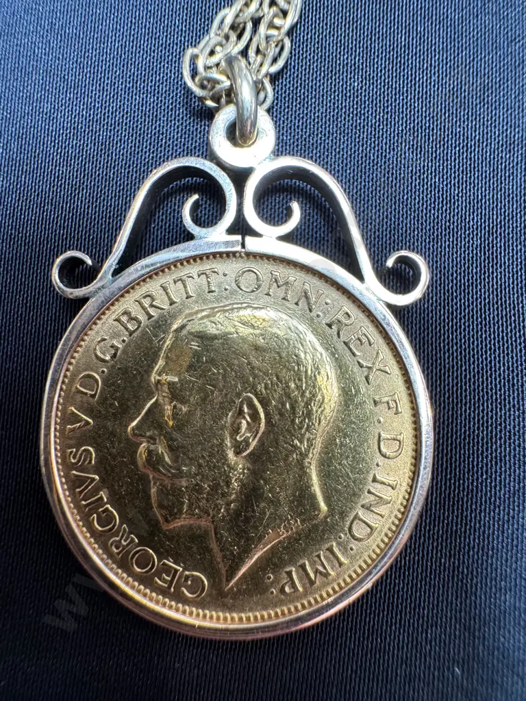 1911 Gold Sovereign pendant on chain Image 1++