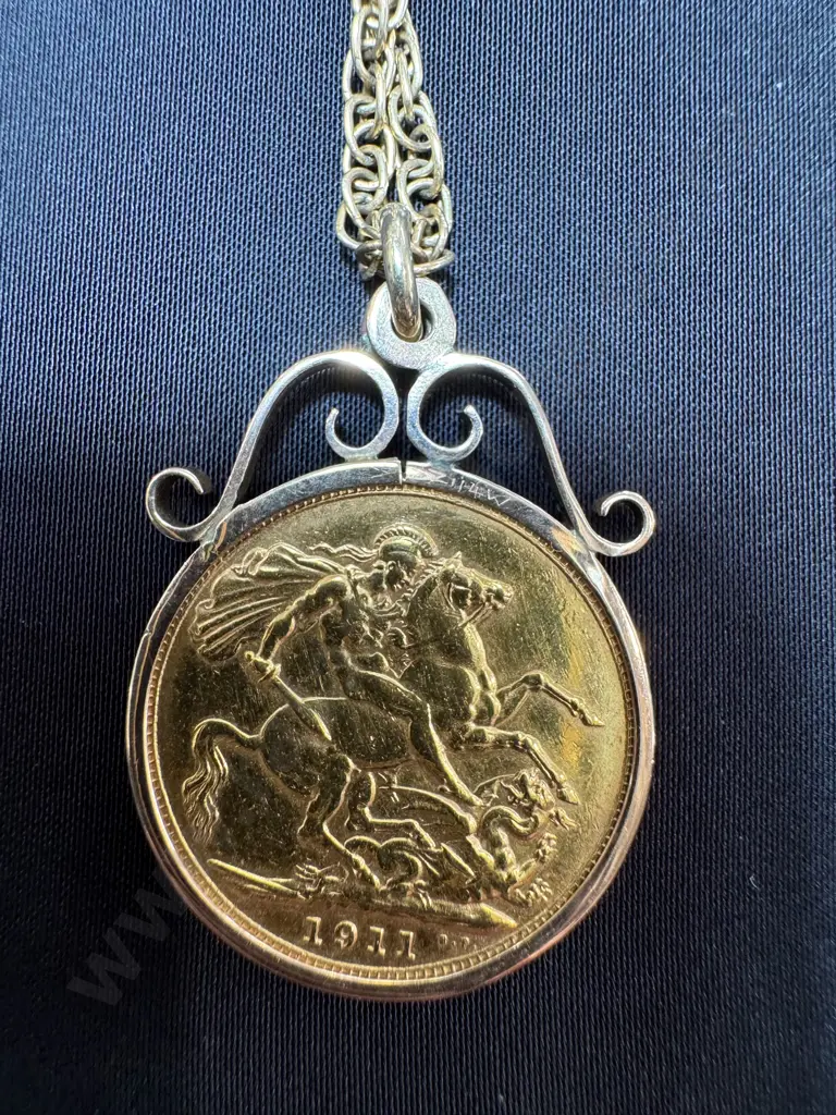 1911 Gold Sovereign pendant on chain Image 1++