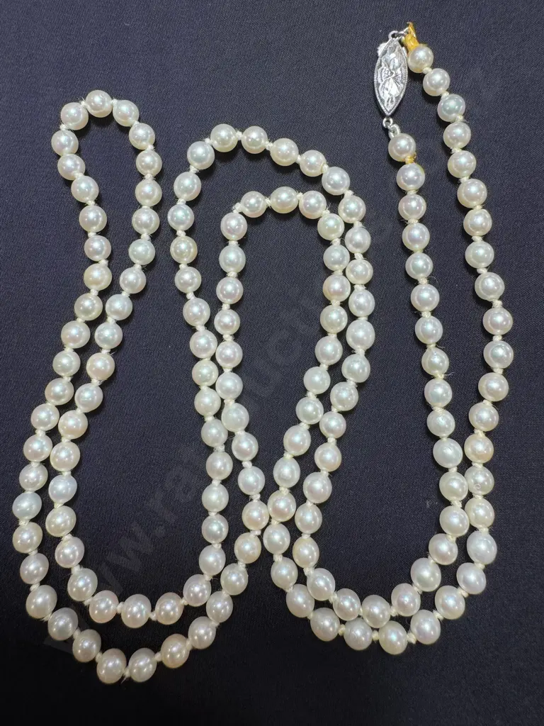 Pearl necklace consisting approx 150 pearls Image 1++