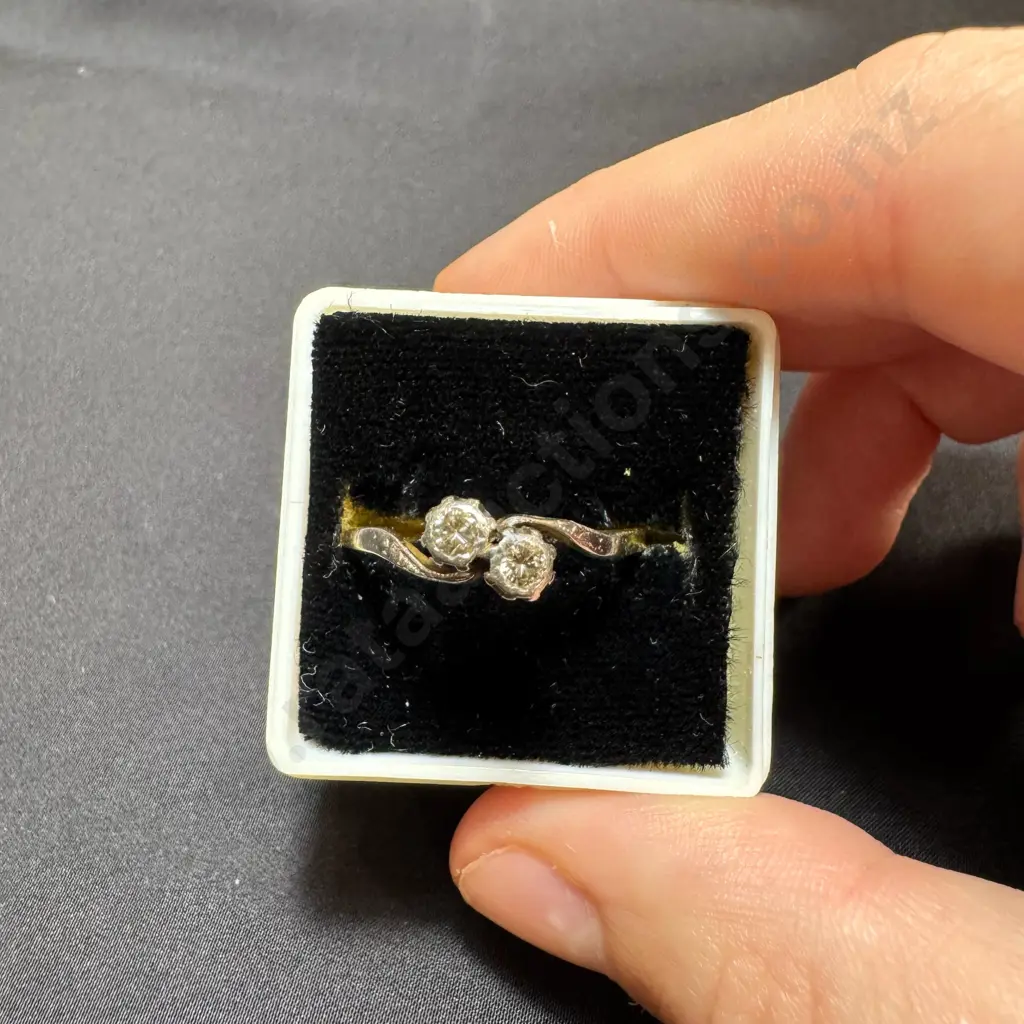 18ct Yellow Gold 2 stone diamond ring (not case) Image 1++