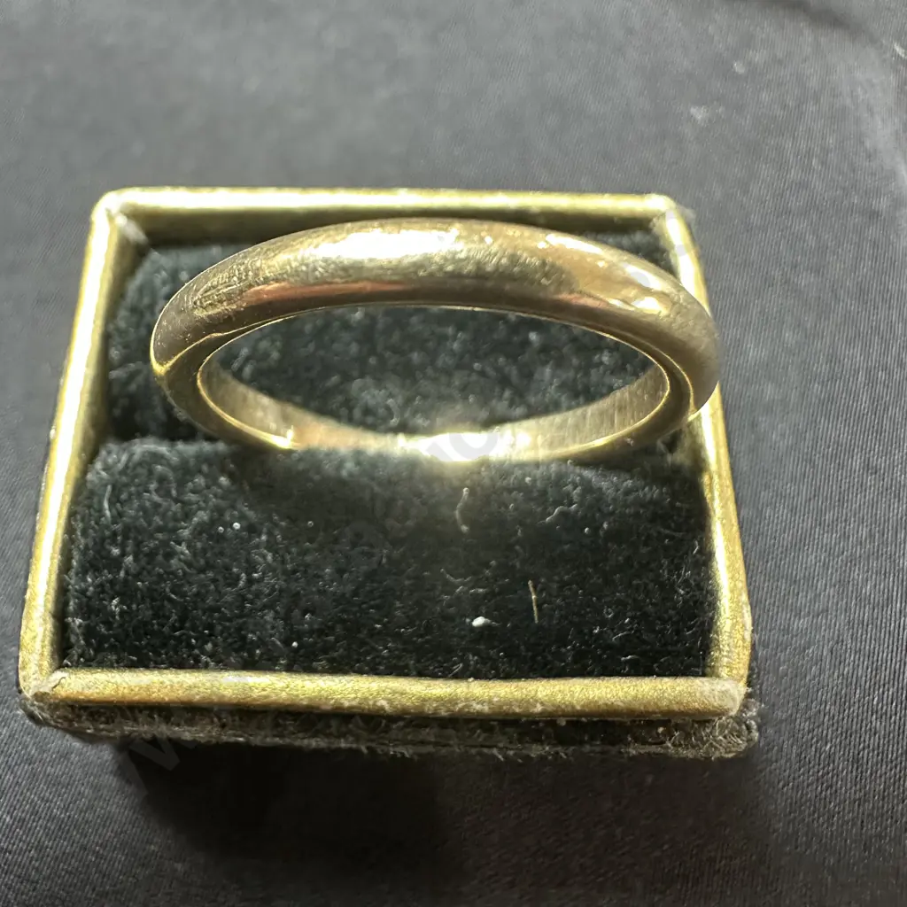 9ct Gold wedding band with metal core (not case) Image 1++