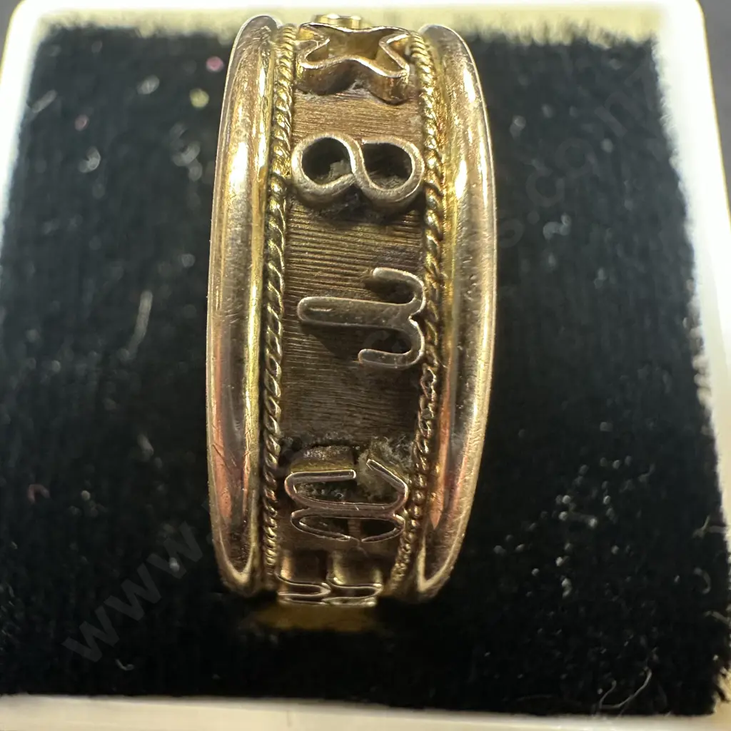 Vintage 18ct Gold Zodiac sign band (not case) Image 1++