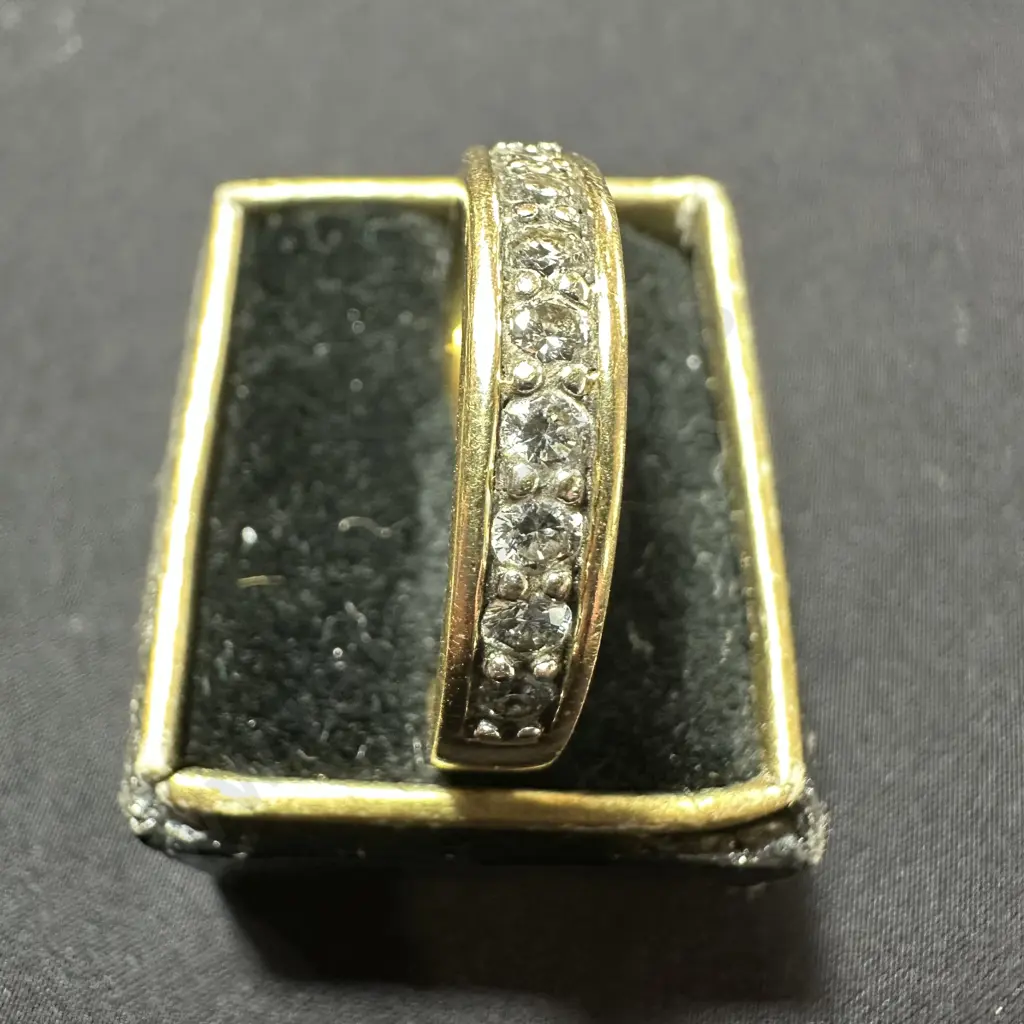 18ct  10 stone Diamond band (not case) Image 1++