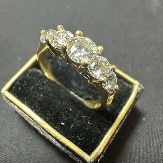 5 Diamond 18ct gold ring (not case)