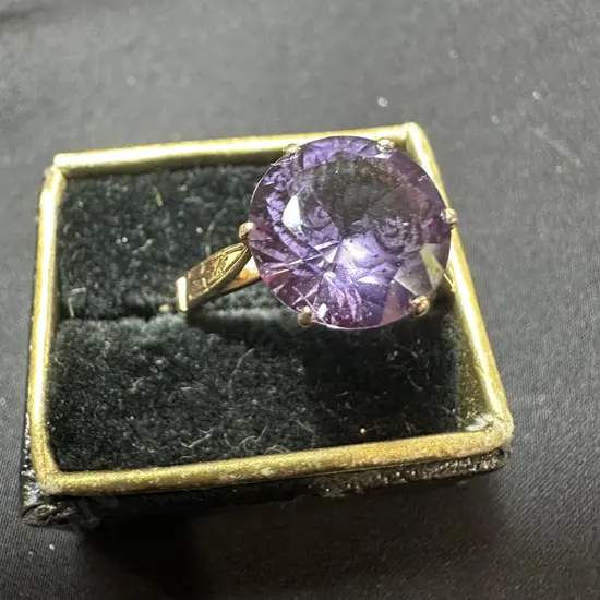 9ct Gold dress ring (not case)