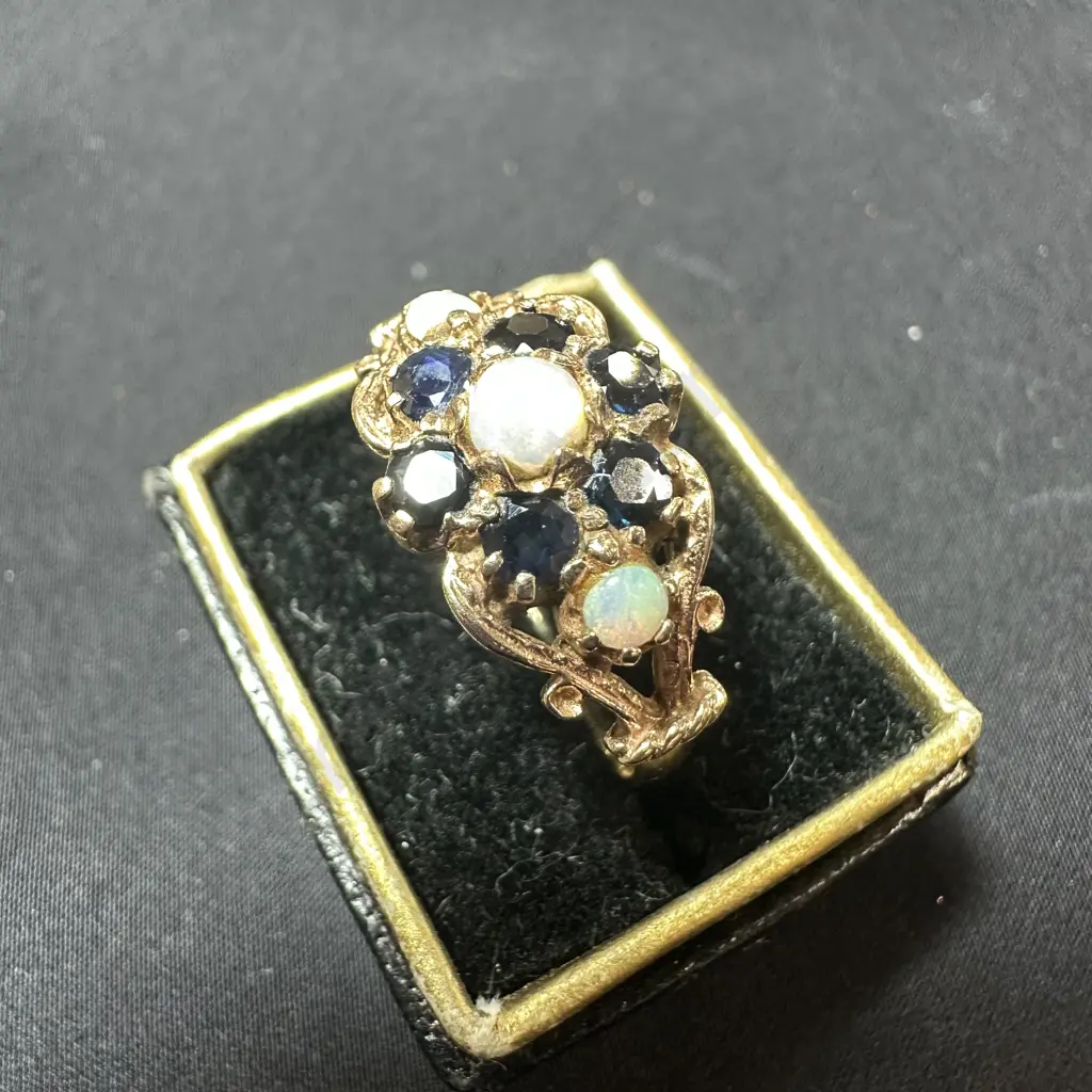 Vintage Sapphire &Opal ring (not case) Image 1++