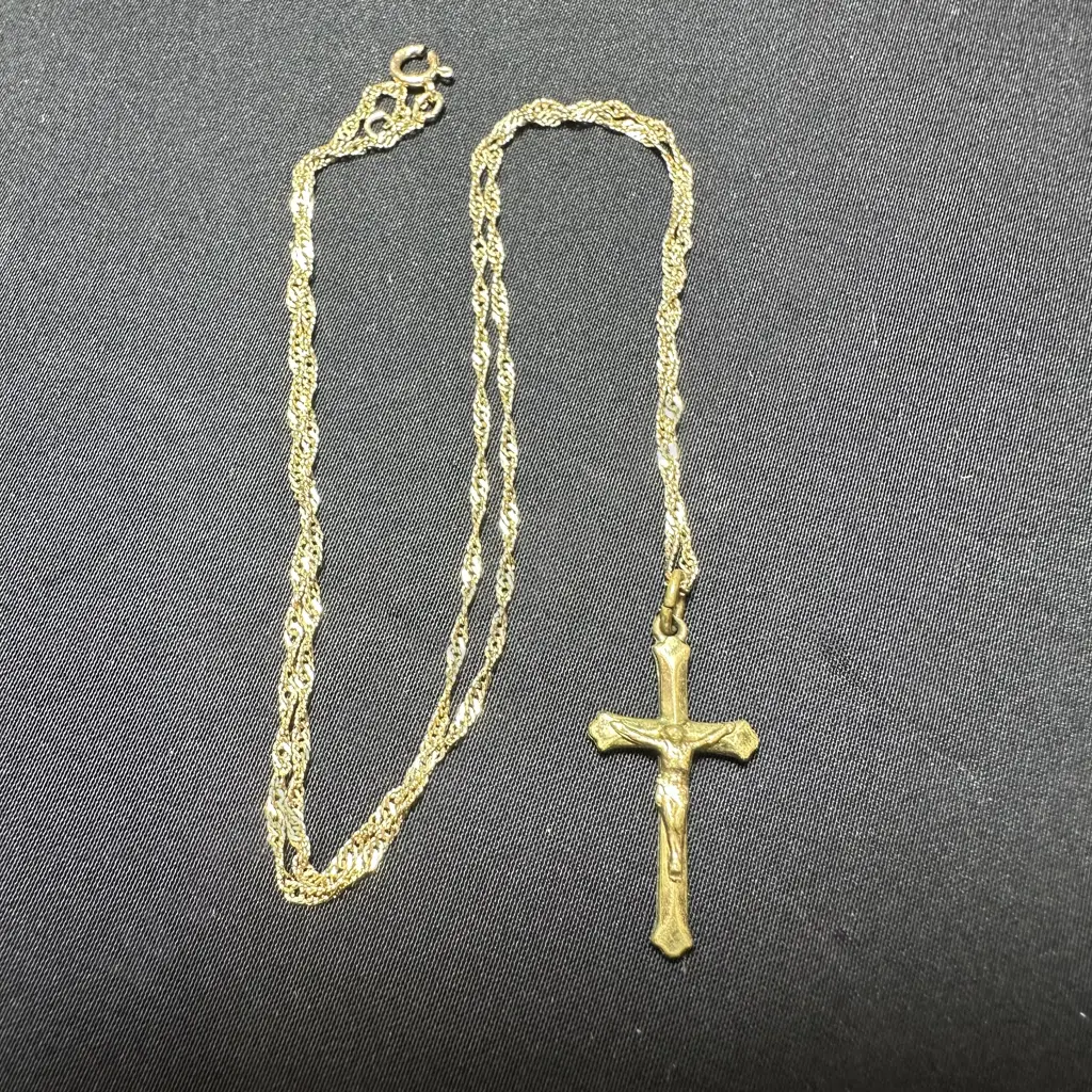 Very fine 40cm 9ct Gold necklace with metal crucifix pendant Image 1++