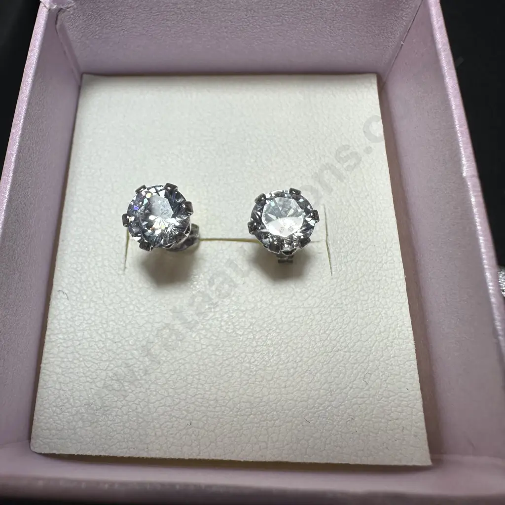 Pr of  costume earrings Image 1++