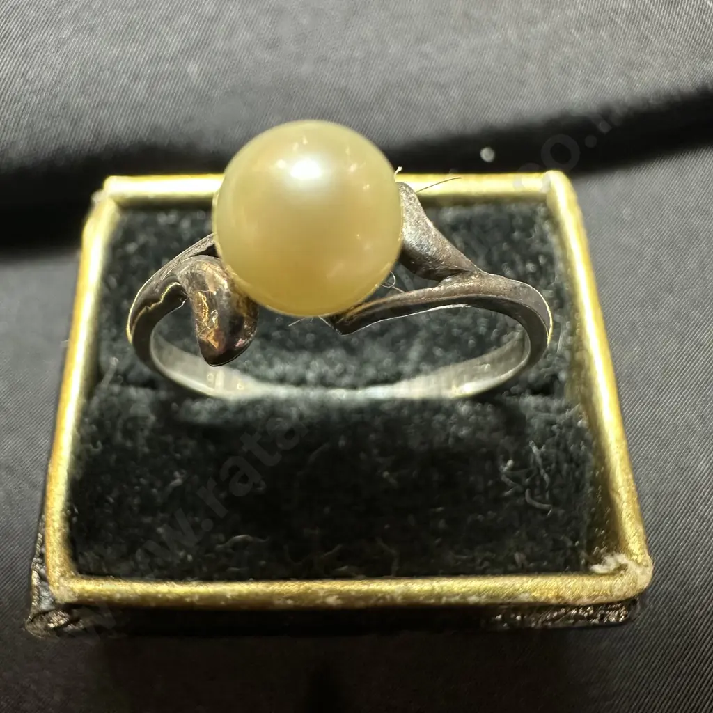 Pearl crossover ring stamped S (not case) Image 1++