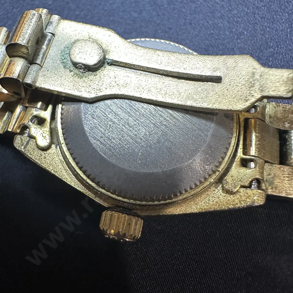 Ladies watch - states Rolex but no serial number Image 1++