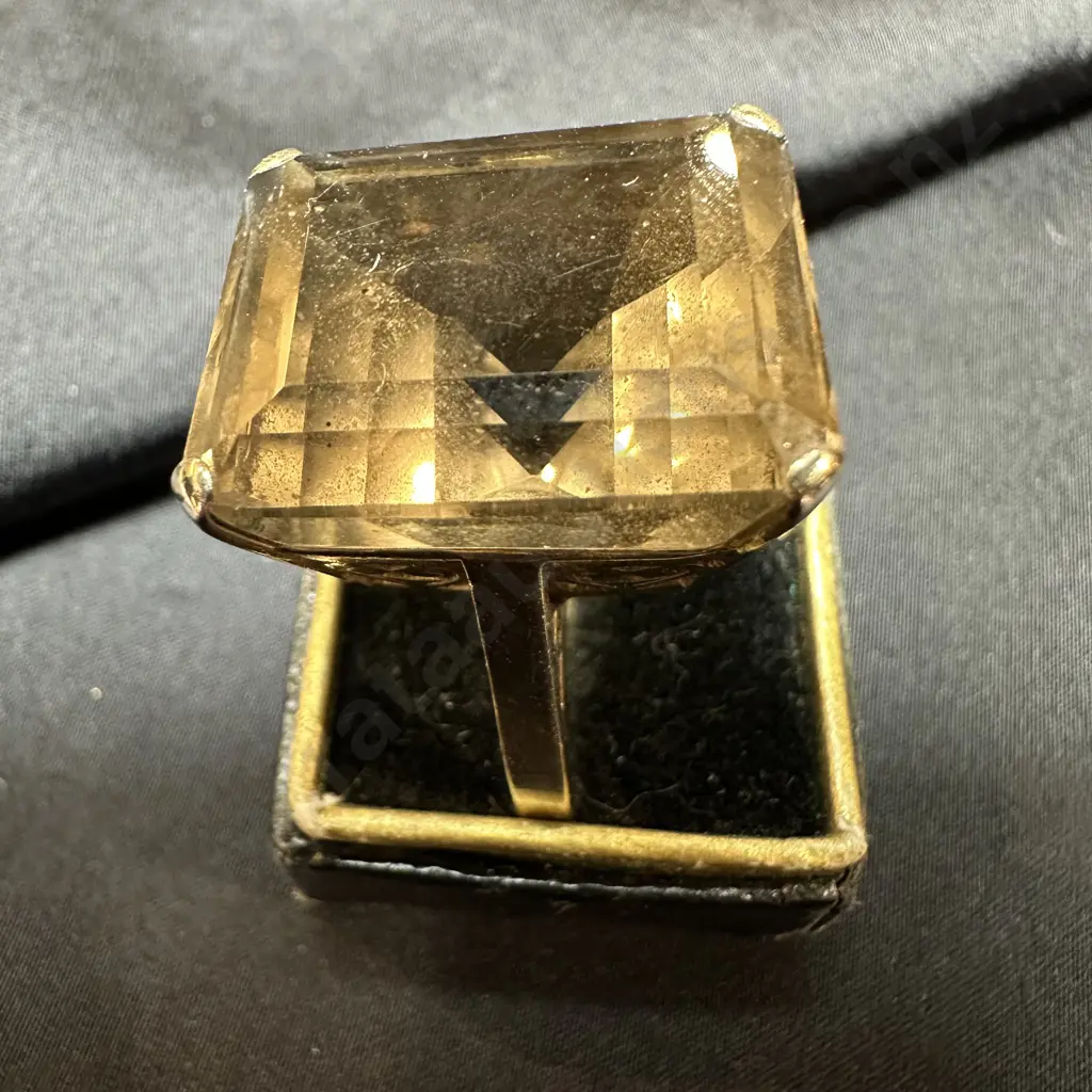 9ct Gold large dress ring Image 1++