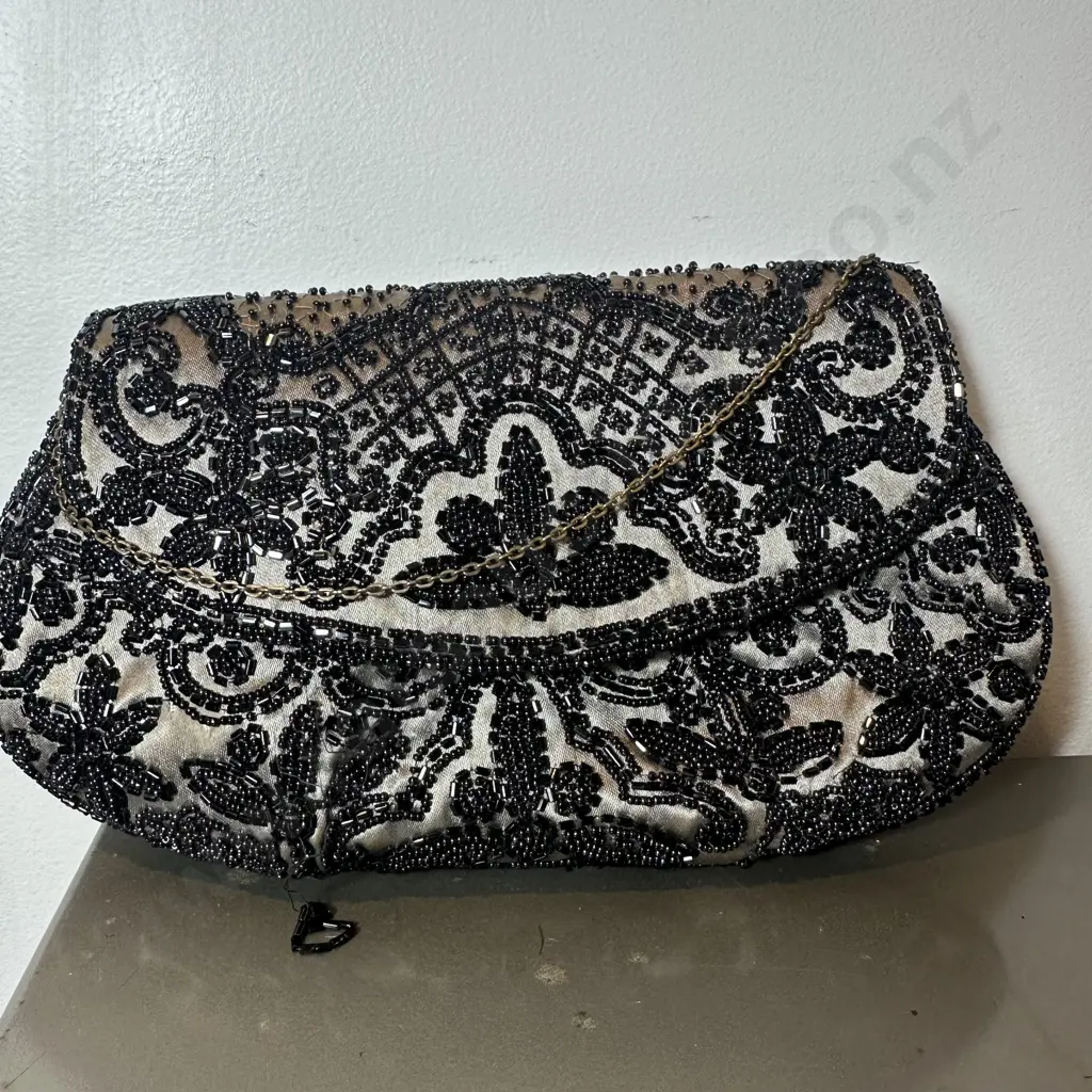 Beaded Victorian purse on chain, sewn label MADE IN FRANCE (slight repair required) Image 1++
