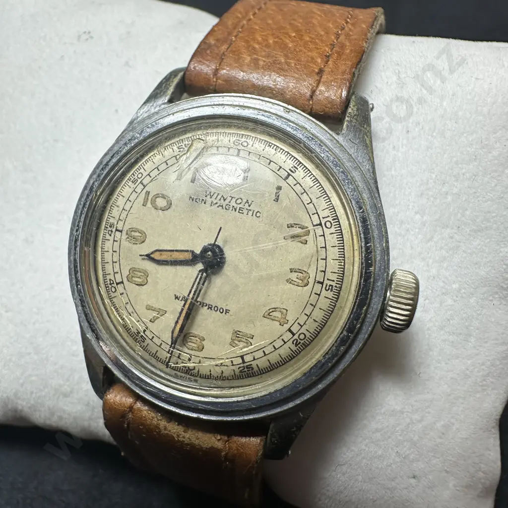 Vintage Winton ladies watch with leather wristband Image 1++