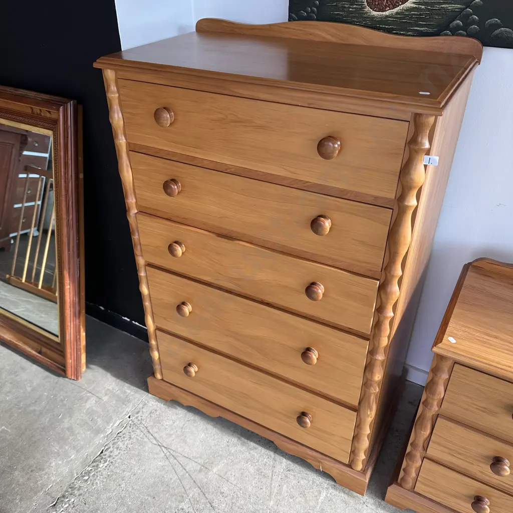 Tidy chest of drawers Image 1++