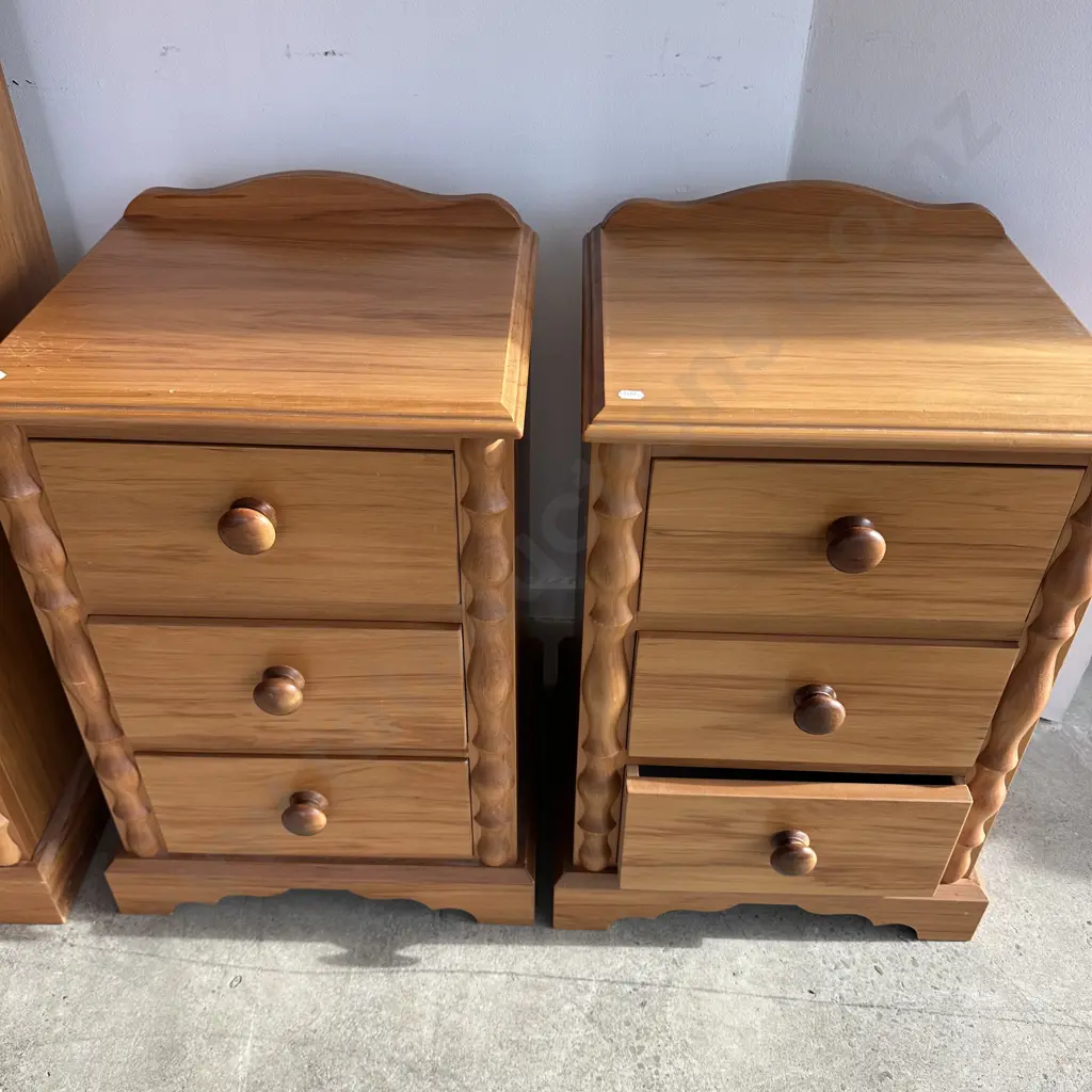 Pr of matching bedsides Image 1++