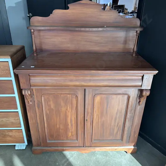 Chiffonier