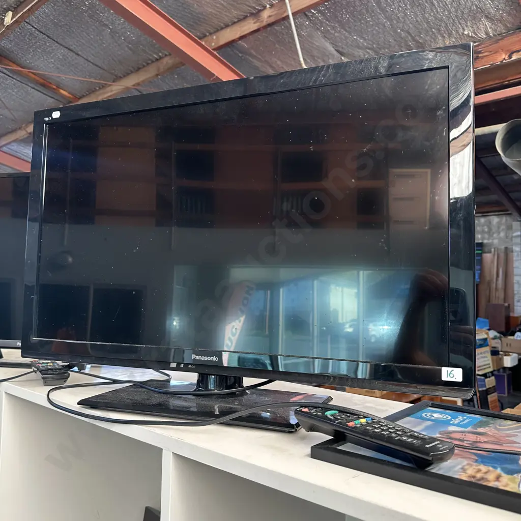 Panasonic 32inch TV Image 1++