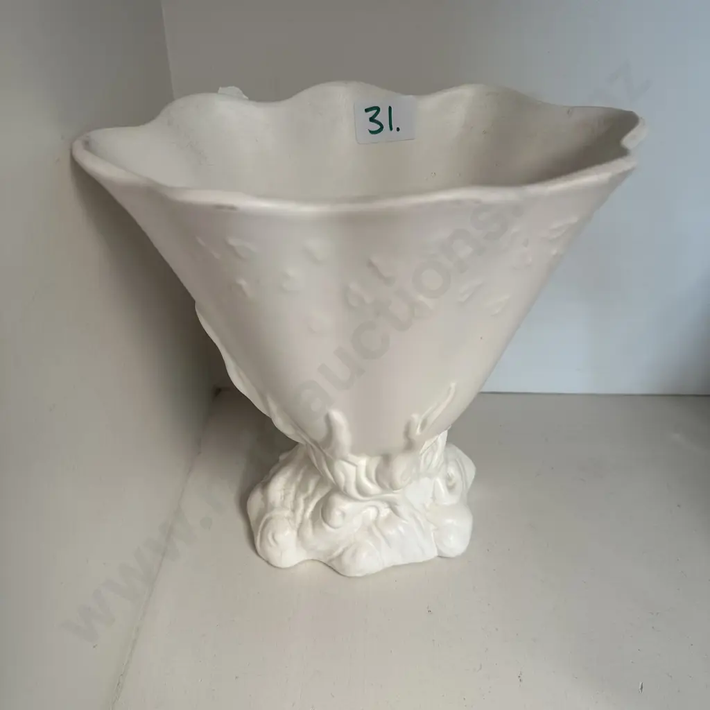 Crown Lynn vase Image 1++