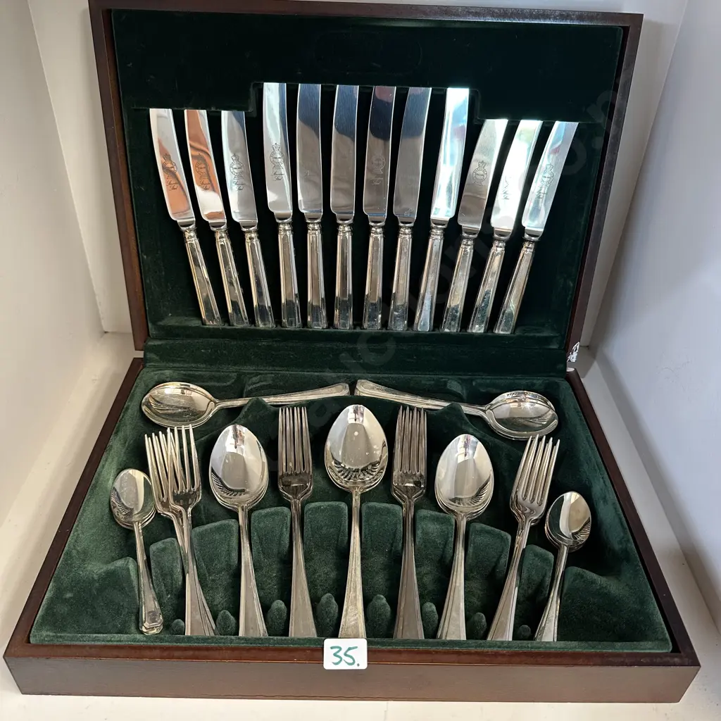 Boxed 6 place cuttlery set Image 1++