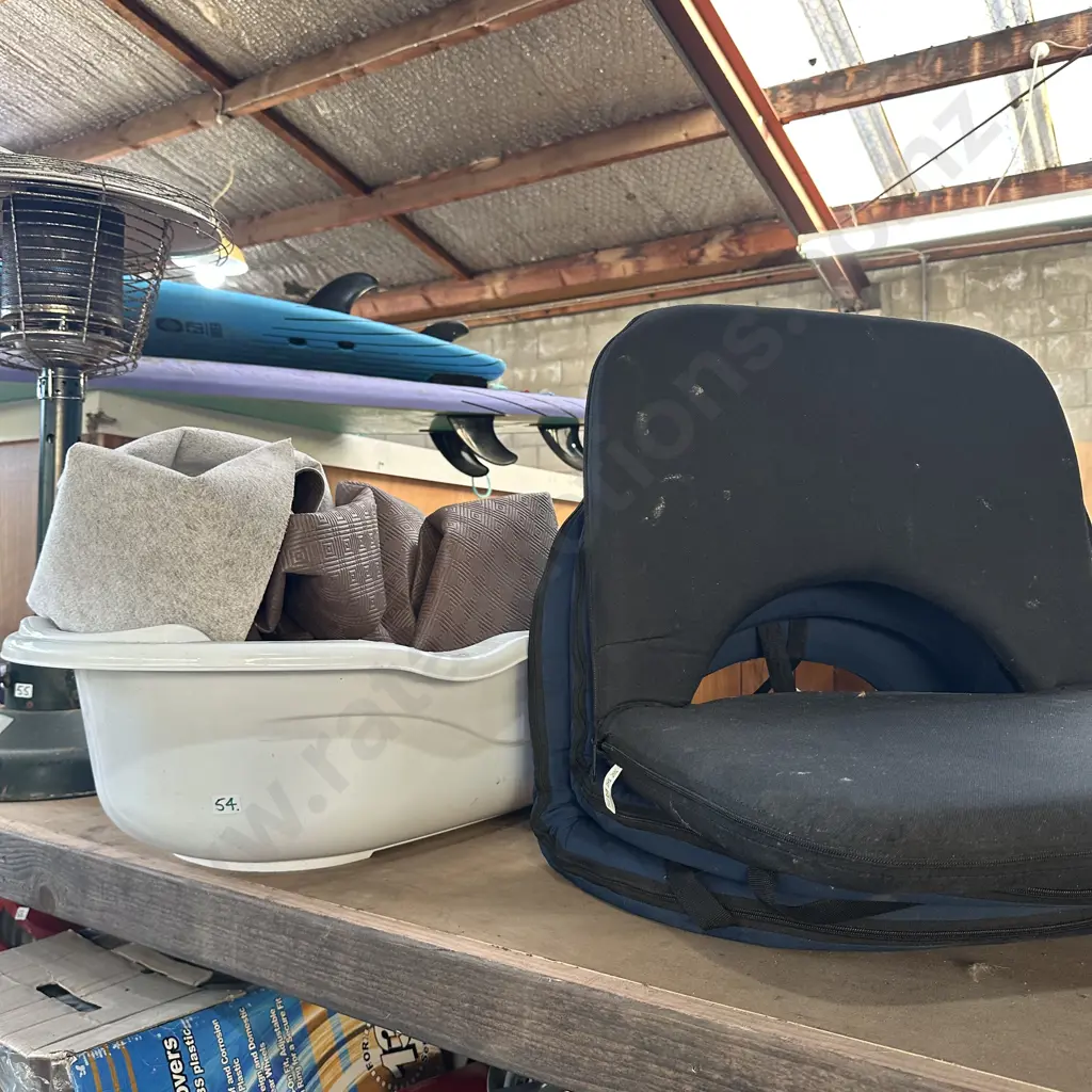 Baby bath and folding seats Image 1++