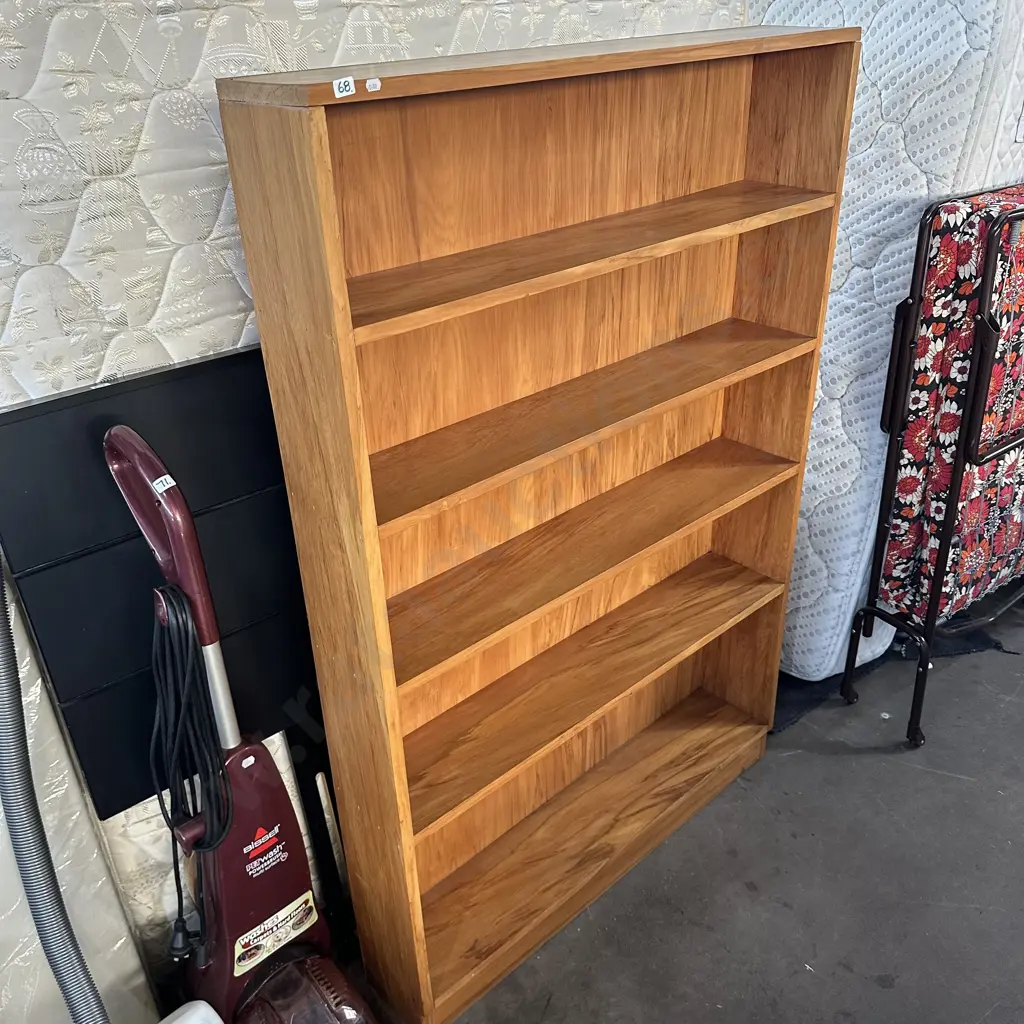 Rimu bookshelf Image 1++