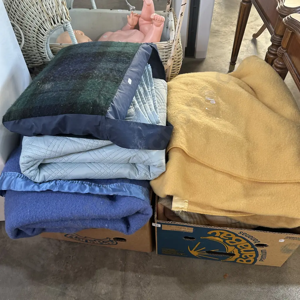 2 box blankets and throws Image 1++