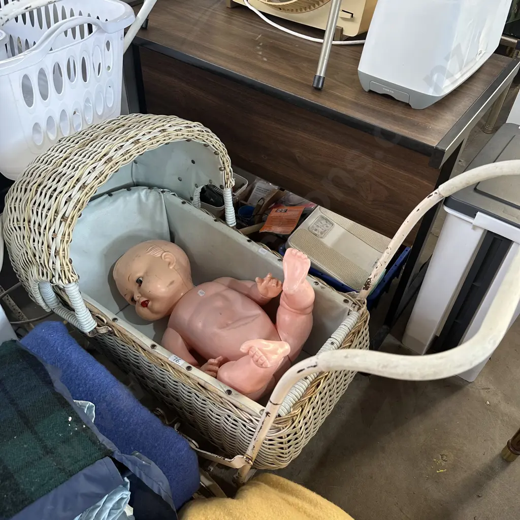 Vintage pram and doll Image 1++