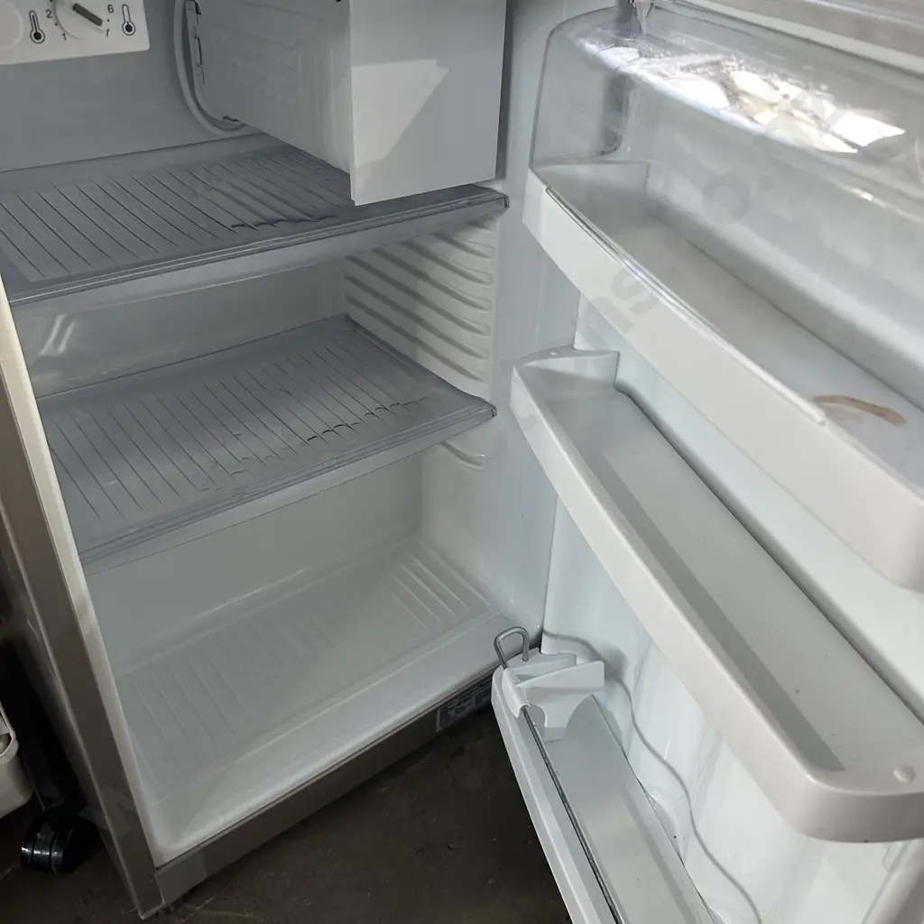 Underbench fridge Image 1++