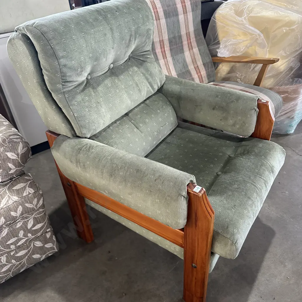 raised lounge chair Image 1++