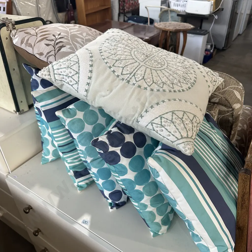 7 cushions Image 1++