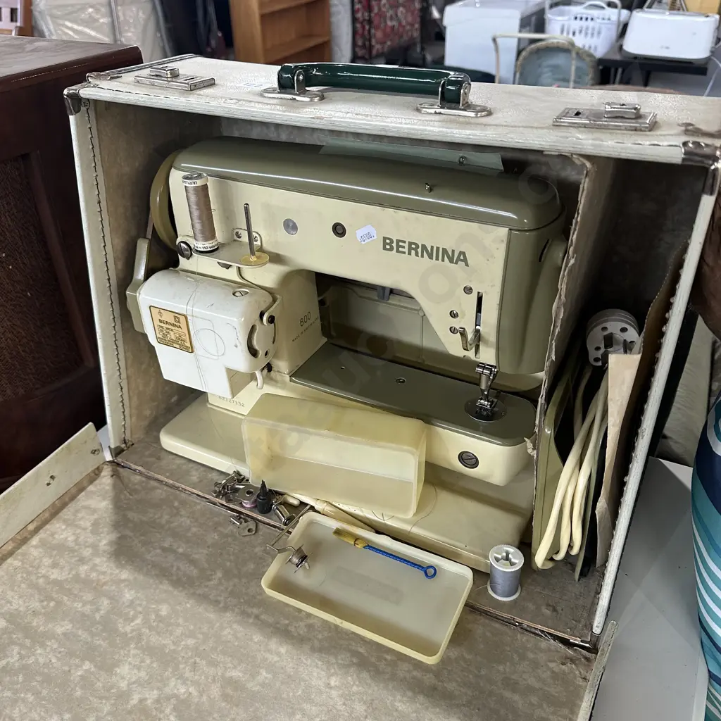 Bernina sewer machine Image 1++