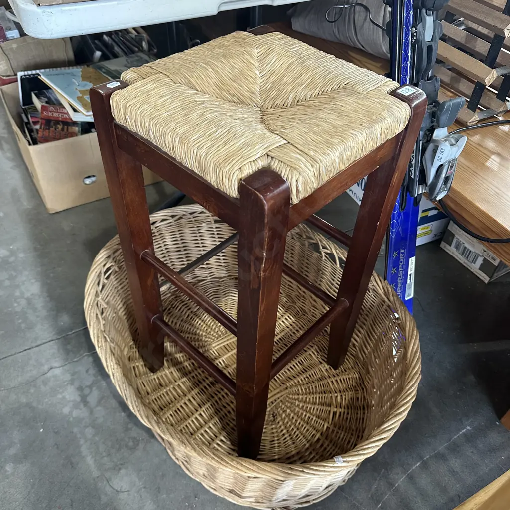 Bar stool and pet bed Image 1++