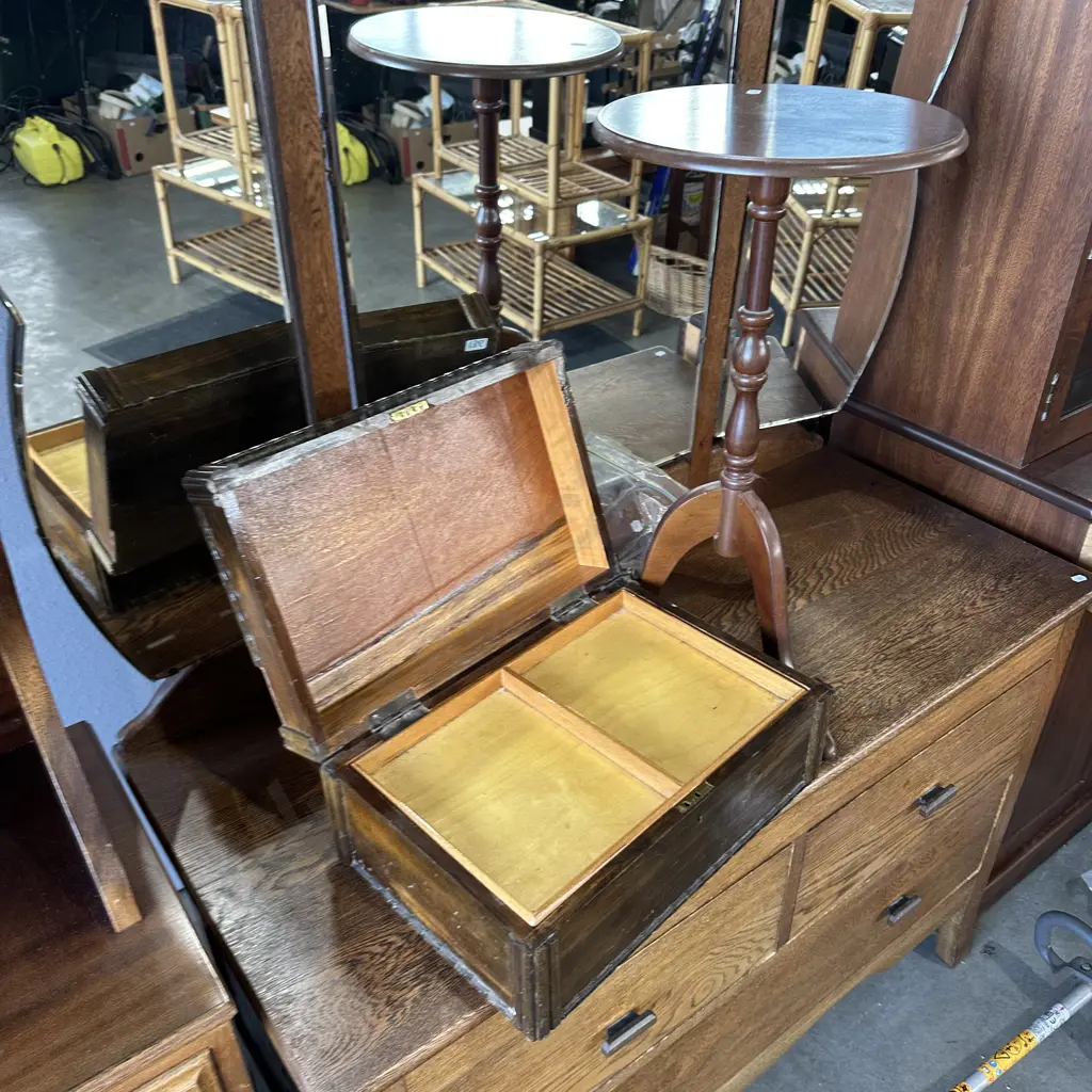 Wooden trinket box plus side table Image 1++