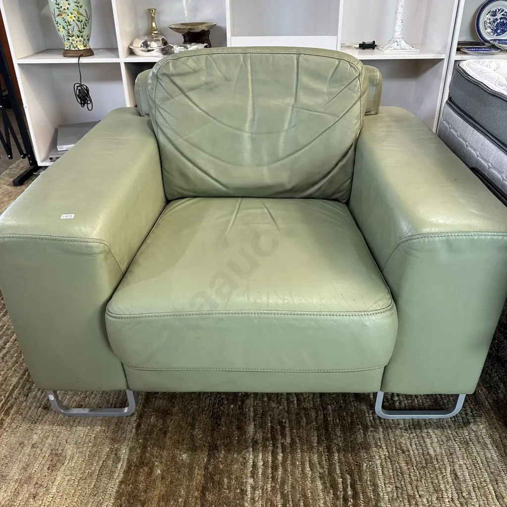 Kovacs leather chair - well used Image 1++