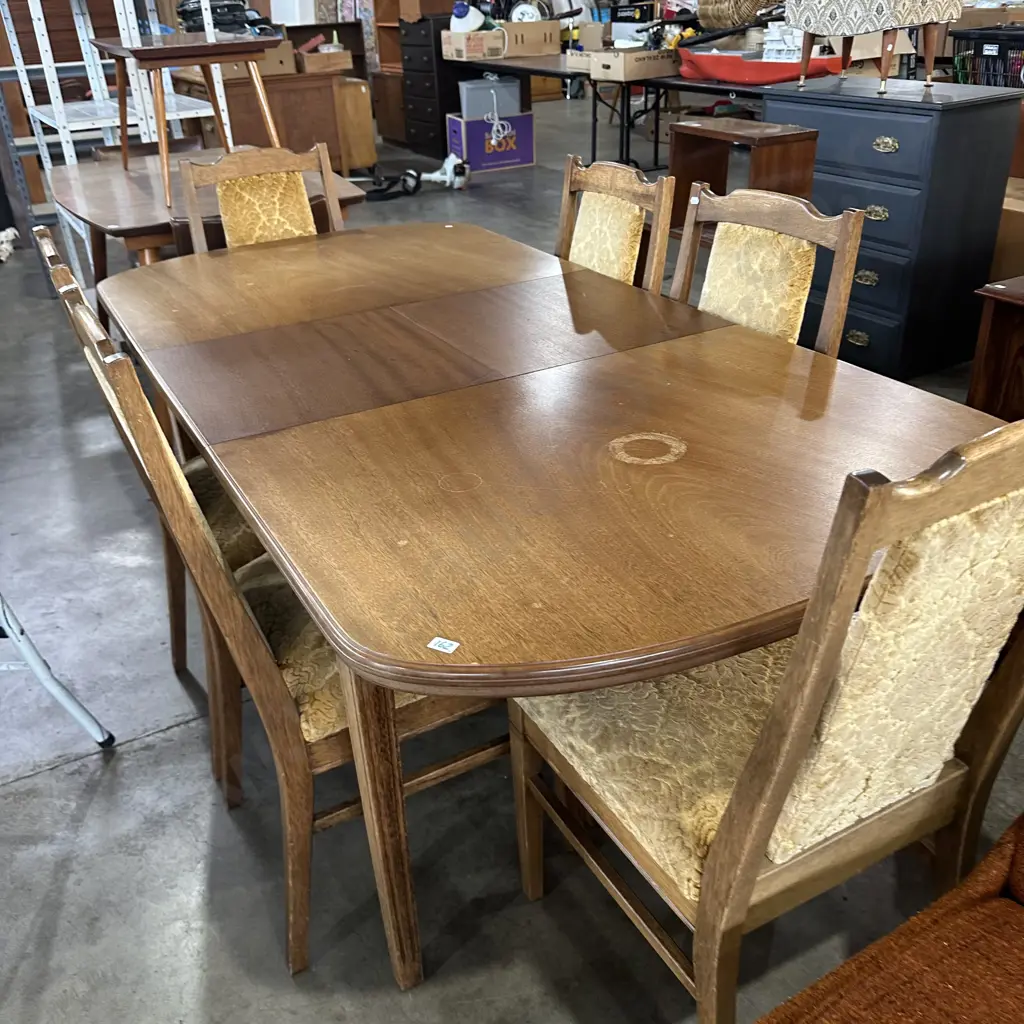 Extendable table and 6 chairs Image 1++