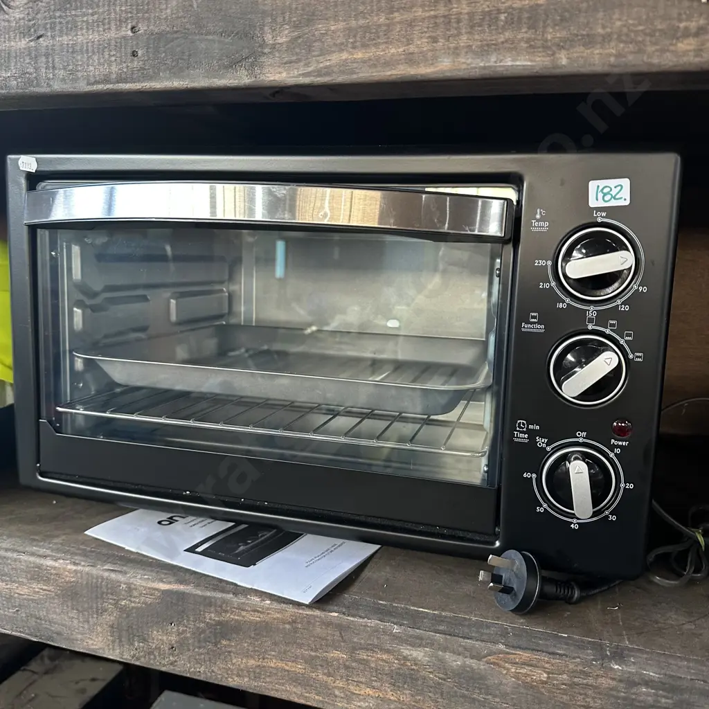 As new bench top oven Image 1++