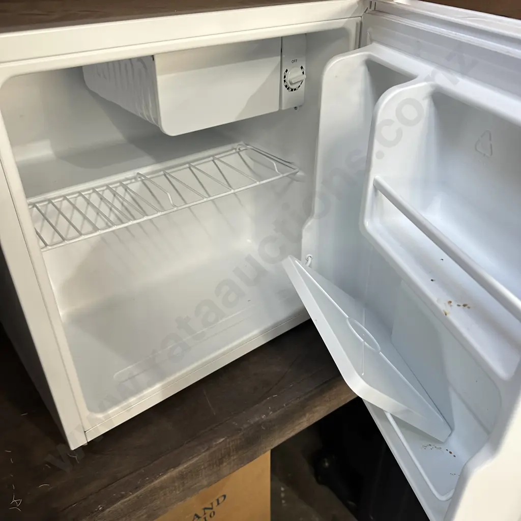 Bar fridge Image 1++