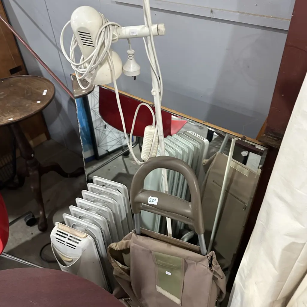 Trolley, lamp, mirror Image 1++