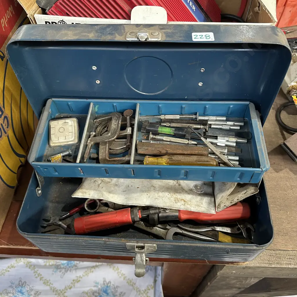 Vintage tool box and contents Image 1++